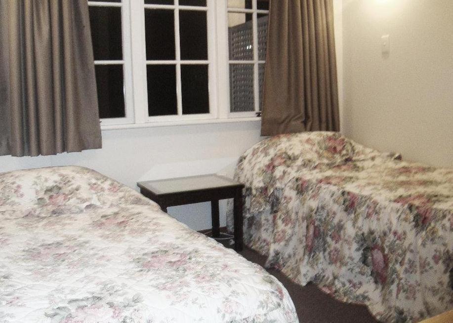 Browns Bay Olive Tree Motel & Apartment Okura Bush Room photo